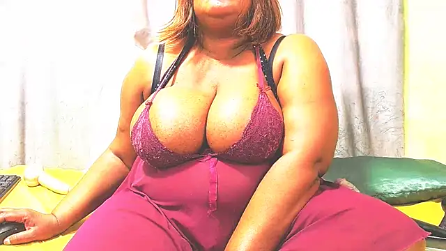 BustyMatureStepmum's Webcam Show