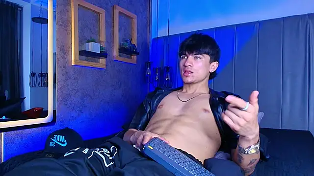 XXX chat uživo modela The_BossCrown