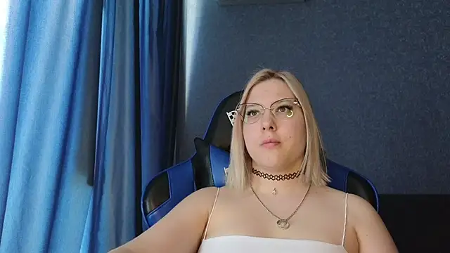 HotBrandyX élő XXX-chatje