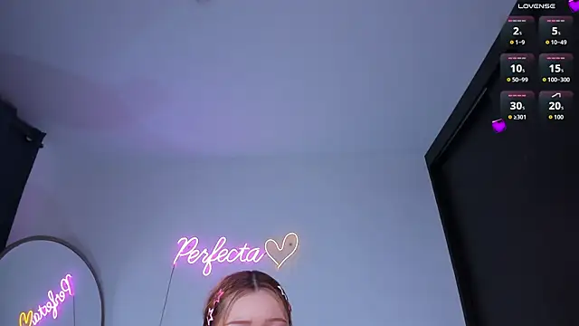 Онлайн чат XXX daniela_hornny