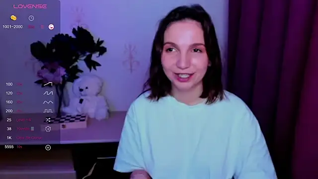 Онлайн чат XXX KindHazelHere_