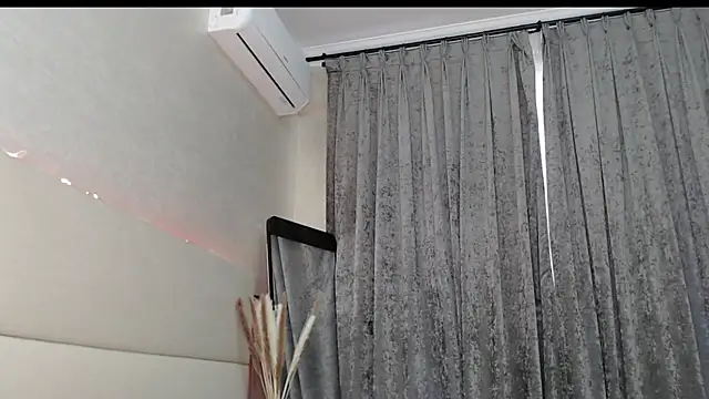 MiaRie live XXX chat