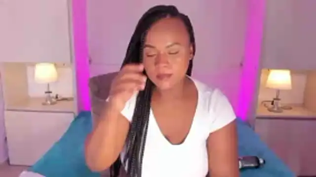 EmilyyStuart's Live XXX Chat