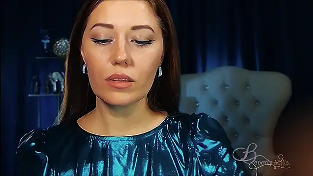 MissBeverlyMills live XXX chat