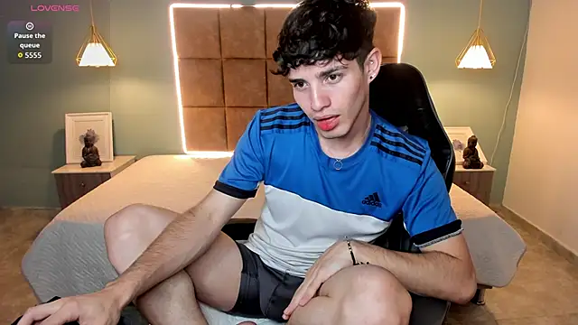 Živý XXX chat AlejooTwink
