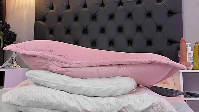 naomi__blair Adlı Modelin Canlı XXX Sohbeti