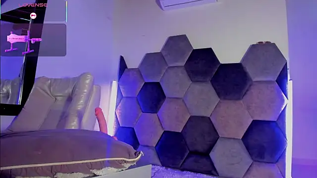 Latrellx7 Pertunjukan Webcam