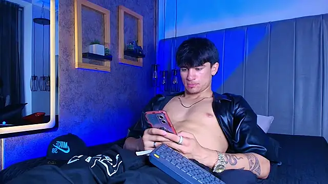 The_BossCrown Show in webcam