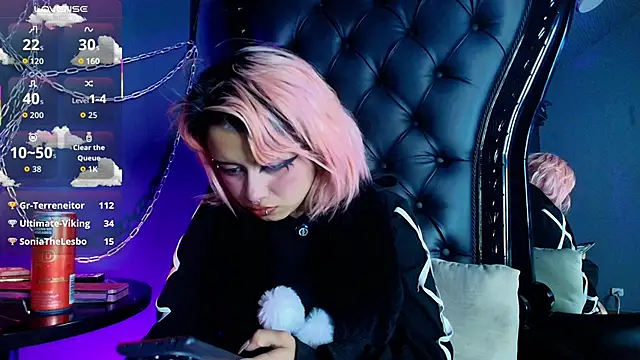 Navier__ élő XXX-chatje