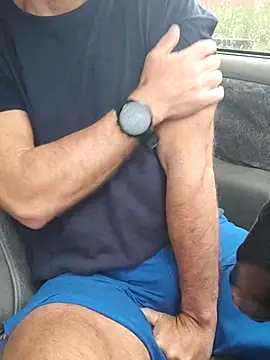Show modela GreekGuyOutdoors na web-kameri