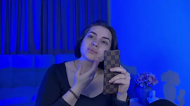 Chat +18 de AdrianaToress ao vivo