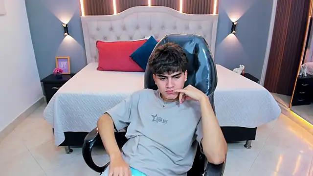 Chatroom XXX en direct de Tommy18__