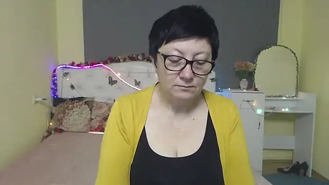 EmilyL0ve Adlı Modelin Canlı XXX Sohbeti