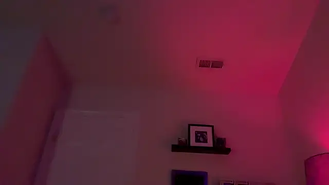 Trippgetsfucked webkamerás műsora