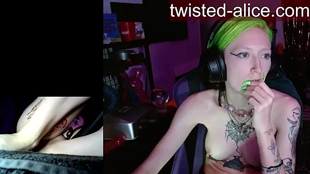 Twisted_Alice's Live XXX Chat