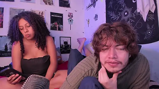 hothoneychile Show in webcam