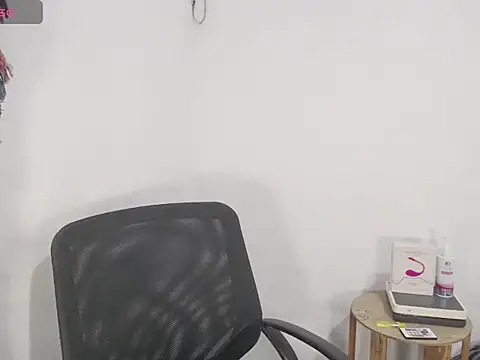 NannyaBitch Adlı Modelin Canlı XXX Sohbeti
