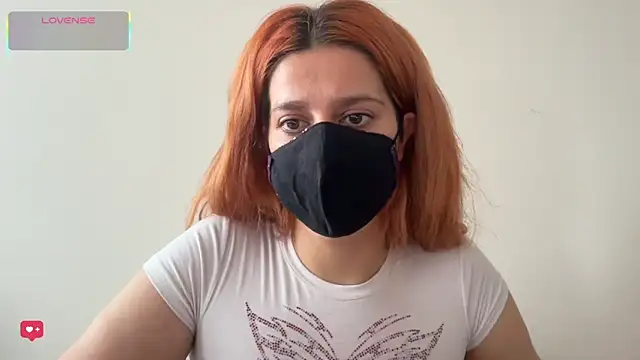 Pearlydoll élő XXX-chatje