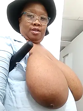 BUSTYTUMIXX23's Webcam Show