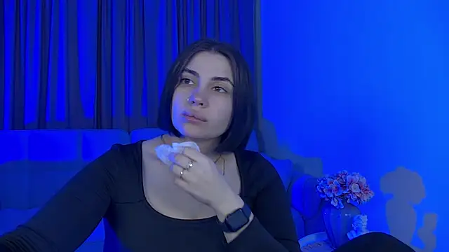 Show modela AdrianaToress na web-kameri