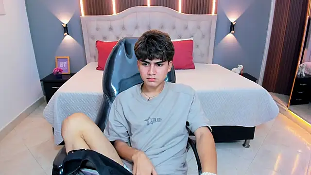 Tommy18__n Live XXX chat