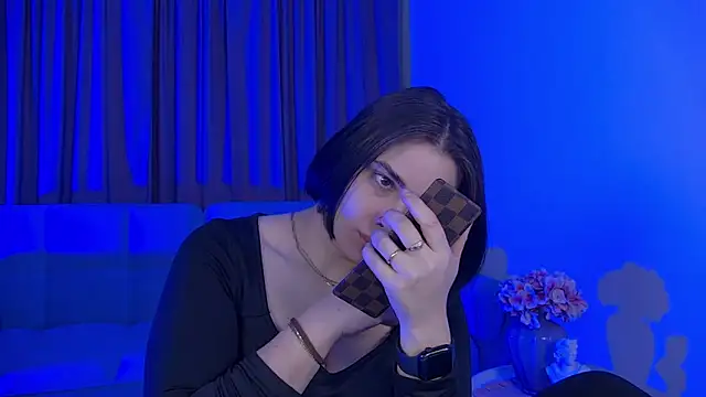 AdrianaToress 现场XXX聊天
