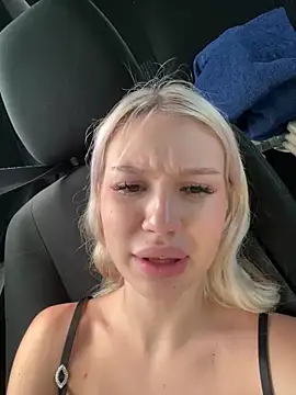 Kiss_Auroraa's Webcam Show