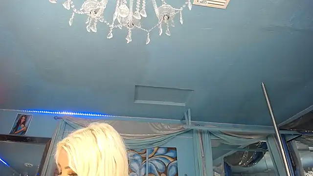 ADRIANNA_FOX élő XXX-chatje