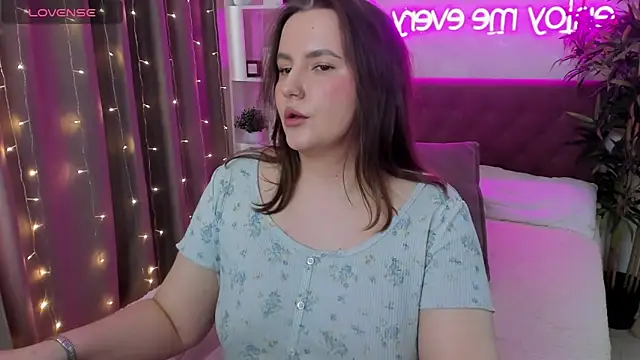 FeralPeach's Live XXX Chat