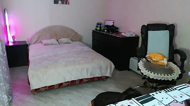Kriss_brunette_5: απευθείας συνομιλία ΧΧΧ