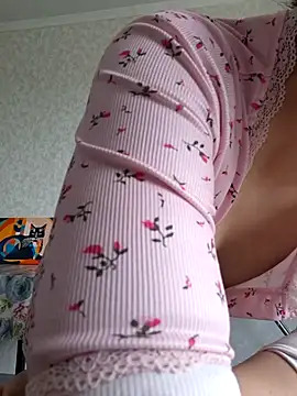 Show modela Emi_hot1 na web-kameri