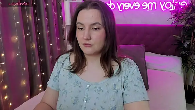 FeralPeach: вебкам-шоу