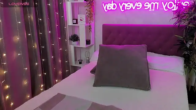 FeralPeach Live XXX Chat