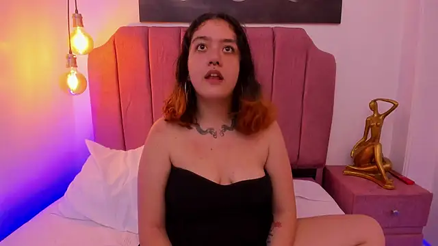 Chat +18 de Niaa_Stark ao vivo
