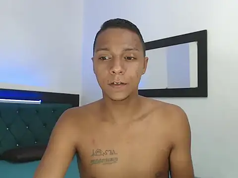 hotboyluxe live XXX chat