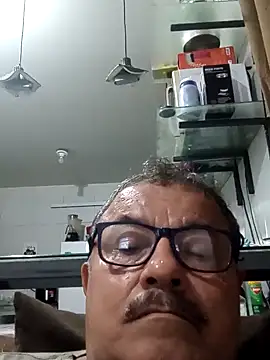 Misterymem63 élő XXX-chatje