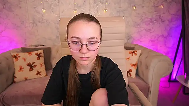 ArrinaWairr live XXX chat