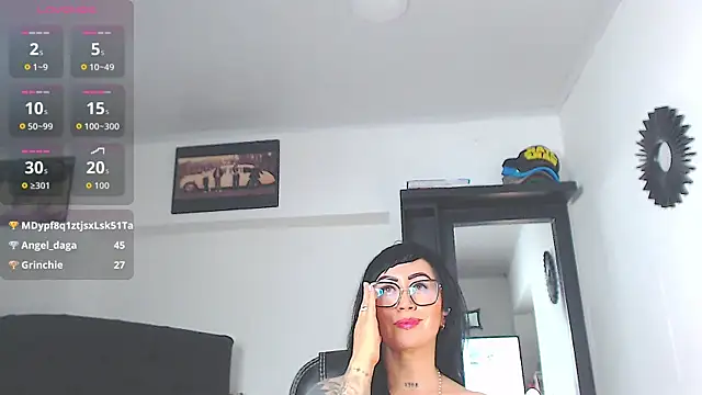 Vicky_hotmilf লাইভ XXX চ্যাট