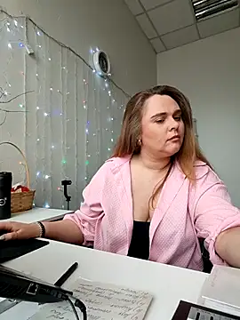 دردشة Juicy_PeachLux الجنسية المباشرة