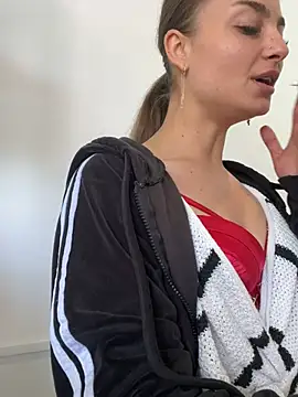 Rebeka2589 现场XXX聊天