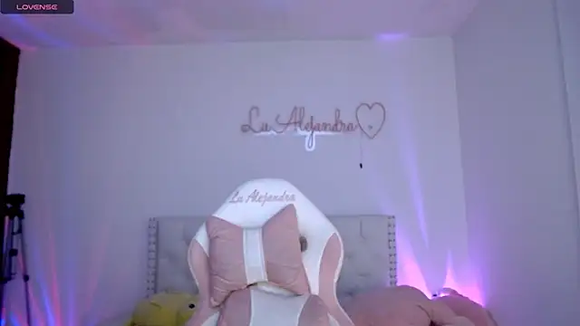 Pokazy przed kamerką – alee_lenoxx