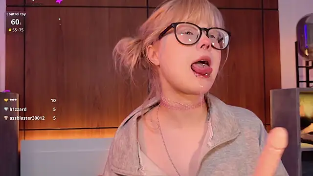 MoliQin's Live XXX Chat