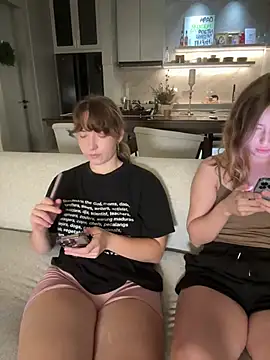 Nura_n_Sarah live XXX chat