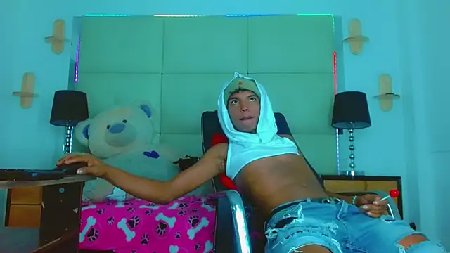 Chris_Hott live XXX chat