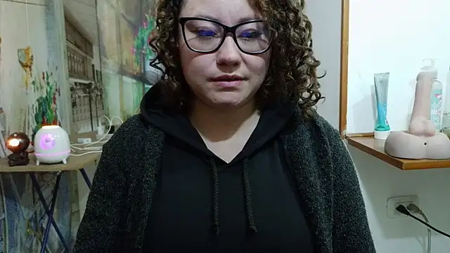 curly_greeneyed live XXX chat