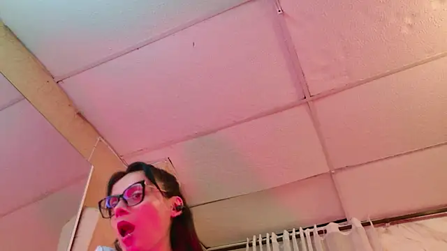 QueenSallyDesire – Naživo XXX chat
