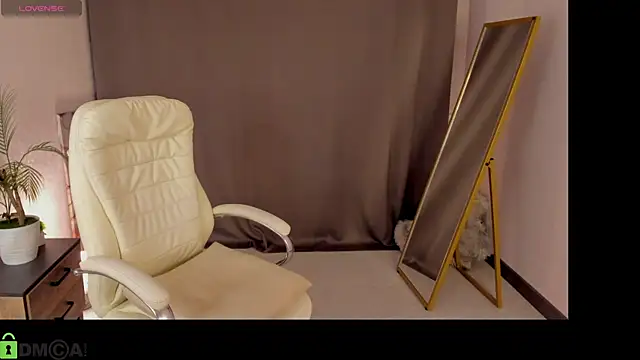 LeticiaRomano Adlı Modelin Canlı XXX Sohbeti