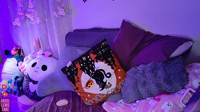 Angel-Lewd-Cake webcam show