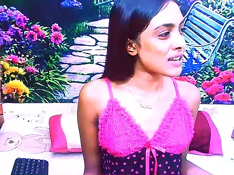 IndianPretty14u2Luv's Live XXX Chat