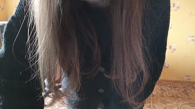 hairyMira Show in webcam